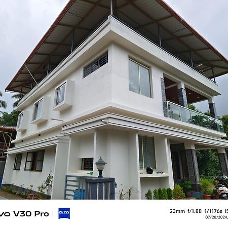 Gokula Homestay Subrahmanya Bagian luar foto