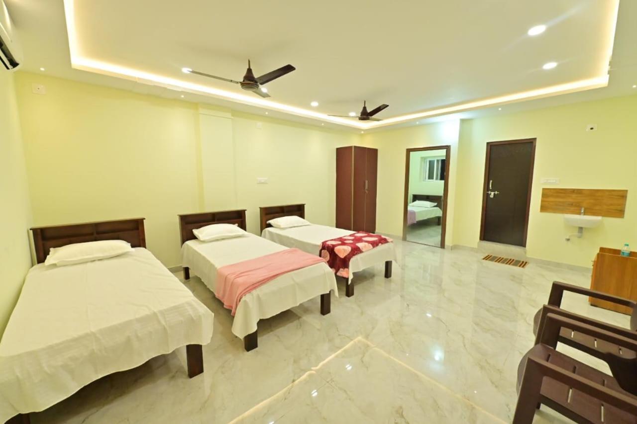 Gokula Homestay Subrahmanya Bagian luar foto