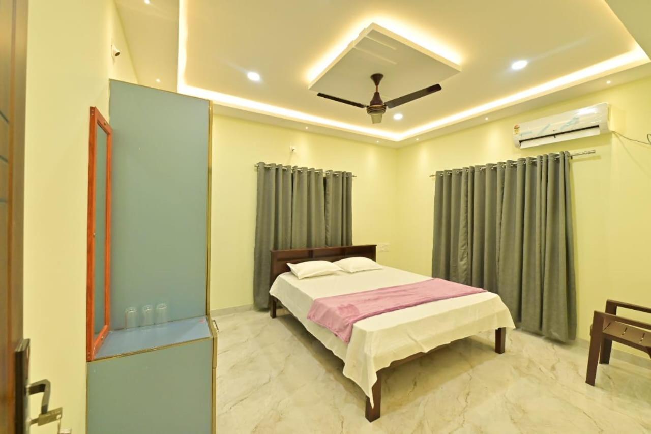 Gokula Homestay Subrahmanya Bagian luar foto
